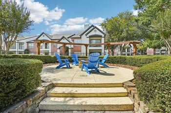 Fire pit lounge
